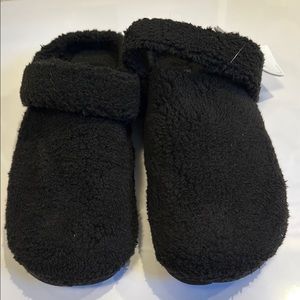 Cozy Black Fuzzy Slippers